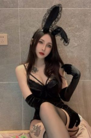 我们在黑夜中相拥短剧免费观看