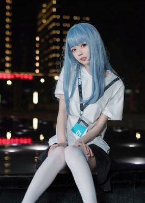 一个头两个大