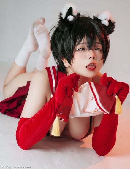 北京地铁两女子扯发互殴